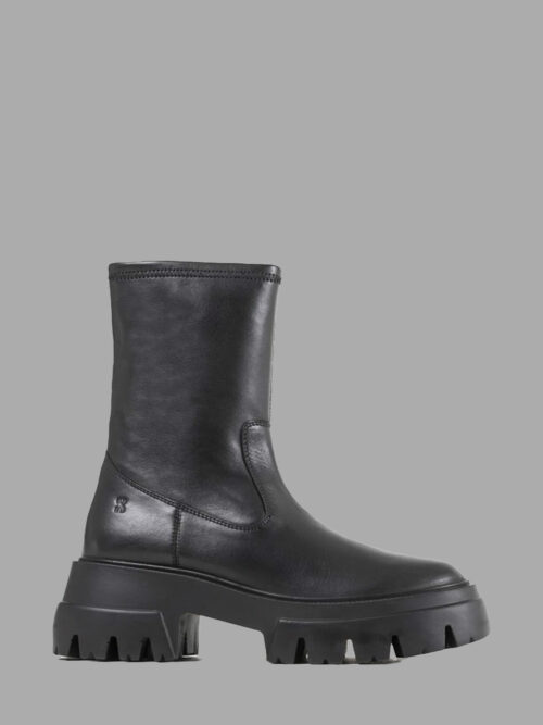 o-tizz-black-leather-ankle-boots