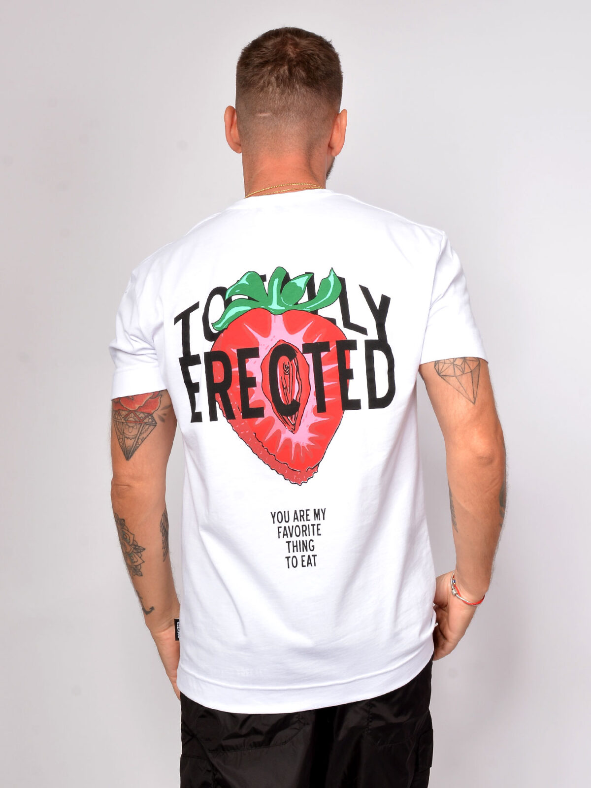Бяла тениска с ягода - ERECTEDSTORE