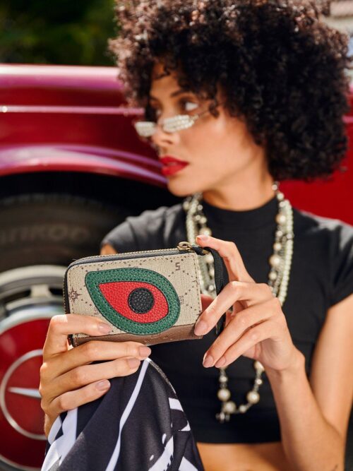 fifth-avenue-wallet-2_f68f7a28-599e-41fd-b3b0-f1ed095e7f11